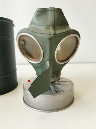 Luftschutz Gasmaske in Dose von Zschiedrich , Originallack