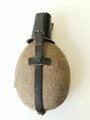 Feldflasche Wehrmacht , spätes Stück mit Beriemung aus genarbtem Leder