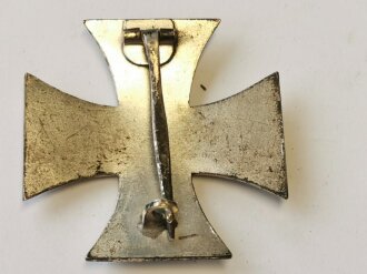 Eisernes Kreuz 1.Klasse 1914, leicht gewölbt, Magnetisch. Deumer ?