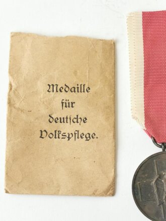 Medaille Deutsche Volkspflege, am Band, mit defekter Tüte des Hauptmünzamt Wien