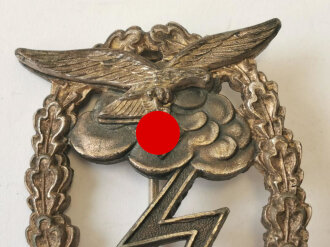 Erdkampfabzeichen der Luftwaffe, Zink versilbert, Hersteller Osang Dresden, der Adler aufgenietet