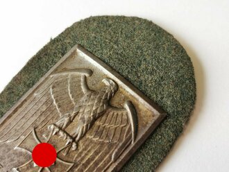 Cholm Armschild , Eisen versilbert. Es handelt sich hier um das in Ute Lautenschläger s Buch " Ärmelschilder der deutschen Wehrmacht" auf Seite 46 abgebildete Stück