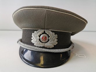 NVA Schirmmütze für einen Offizier der Landstreitkräfte, Kopfgrösse 57 , E = 1980
