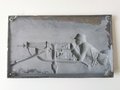 MG 08 auf Schlittenlafette, Metallrelief 14 x 24cm