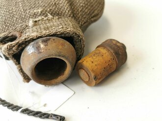 Feldflasche Deutsch 1.Weltkrieg, Bezug aus Ersatzmaterial mit undeutlich gestempeltem  Hersteller "Emanuel Kahn Karlsruhe 1918"