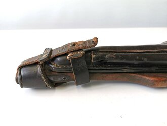 1. Weltkrieg, Pistolentasche für die lange Pistole 08 mit Anschlagbrett. Die Tasche datiert 1918 in gutem Zustand. Beim Brett Teil der Belederung restauriert.