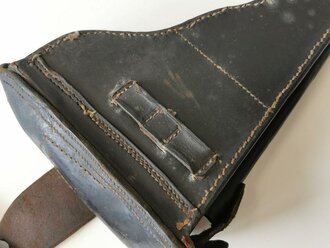 1. Weltkrieg, Pistolentasche für die lange Pistole 08 mit Anschlagbrett. Die Tasche datiert 1918 in gutem Zustand. Beim Brett Teil der Belederung restauriert.