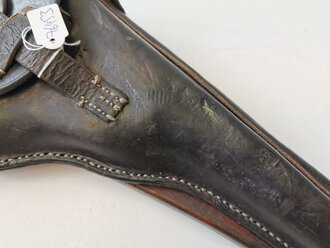 1. Weltkrieg, Pistolentasche für die lange Pistole 08 mit Anschlagbrett. Die Tasche datiert 1918 in gutem Zustand. Beim Brett Teil der Belederung restauriert.