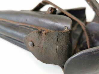 1. Weltkrieg, Pistolentasche für die lange Pistole 08 mit Anschlagbrett. Die Tasche datiert 1918 in gutem Zustand. Beim Brett Teil der Belederung restauriert.