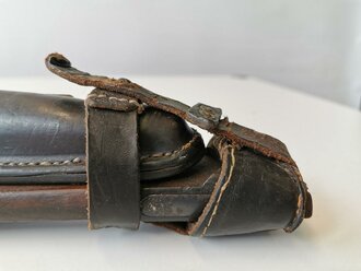 1. Weltkrieg, Pistolentasche für die lange Pistole 08 mit Anschlagbrett. Die Tasche datiert 1918 in gutem Zustand. Beim Brett Teil der Belederung restauriert.