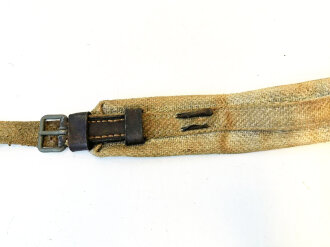 1.Weltkrieg Halsriemen aus Ersatzmaterial  für Train und Artillerie. Leder trocken, Metallbeschläge neuzeitlich überlackiert
