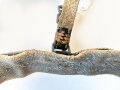 1.Weltkrieg Halsriemen aus Ersatzmaterial  für Train und Artillerie. Leder trocken, Metallbeschläge neuzeitlich überlackiert