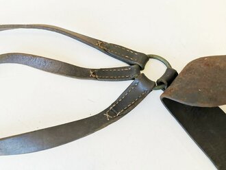 Hinterzeug zum Sielengeschirr 16 datiert 1917. Leder angetrocknet und gefettet, Metallteile neuzeitlich lackiert