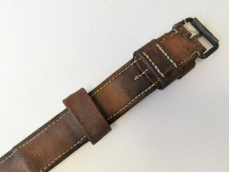 Halskoppel zum Sielengeschirr 16. Leder angetrocknet und gefettet, Metallbeschlag neuzeitlich überlackiert