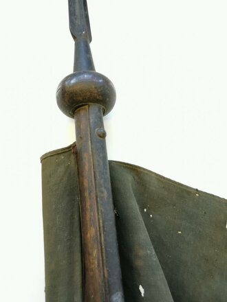 Bayrische Holzlanze Modell 1865, Gereinigtes Stück in gutem Zustand, die Lanzenflagge vermutlich original zugehörig. KEIN VERSAND