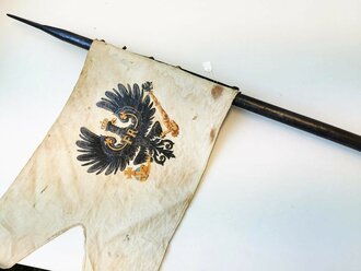 Preußische Stahlrohrlanze Modell 1890, Gereinigtes Stück in gutem Zustand, die Lanzenflagge vermutlich original zugehörig. KEIN VERSAND