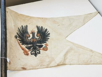 Preußische Stahlrohrlanze Modell 1890, Gereinigtes Stück in gutem Zustand, die Lanzenflagge vermutlich original zugehörig. KEIN VERSAND