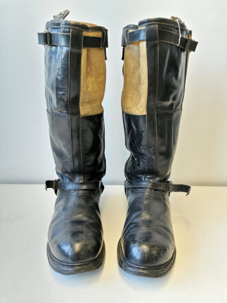 Luftwaffe, Paar Stiefel für fliegendes Personal in der heizbaren Ausführung. Verschlüsse gängig, originale Sohle, Guter Zustand, Sohlenlänge 32cm
