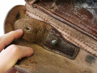 1.Weltkrieg, Koffertasche P08 datiert 1915. Ungeschwärztes Stück in sehr gutem Zustand