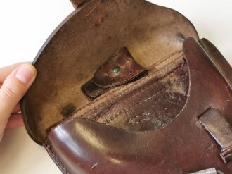 1.Weltkrieg, Koffertasche P08 datiert 1915. Ungeschwärztes Stück in sehr gutem Zustand