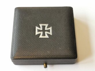 Eisernes Kreuz 1. Klasse 1914, Herstellermarkierung "KO" im Etui mit EK Aufdruck