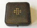 Eisernes Kreuz 1. Klasse 1914, Herstellermarkierung "KAG" im Etui mit EK Aufdruck