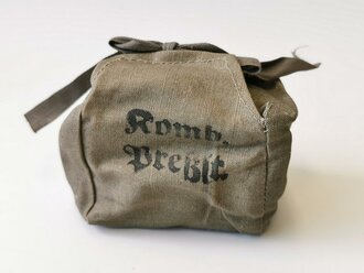 Kombiniertes Preßstück datiert 1941 in Tasche, gehört so in den Verbandkasten