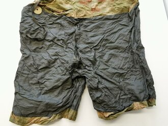 Leichter Gasschutzanzug der Wehrmacht, Hose in Sumpftarn. Gummi weich und nicht verklebt, selten