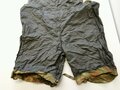 Leichter Gasschutzanzug der Wehrmacht, Hose in Sumpftarn. Gummi weich und nicht verklebt, selten