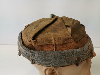 Lederteil für ein Stahlhelm Innenfutter, wohl Frankreich, Umfang aussen gemessen etwa 62cm