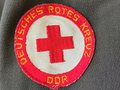 Deutsches Rotes Kreuz DDR, Uniformjacke und Schiffchen, jeweils in gutem Zustand