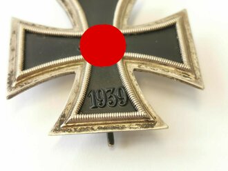 Eisernes Kreuz 1. Klasse 1939, Magnetisch, Hersteller "65" auf der Nadel für  Klein & Quenzer, Idar Oberstein