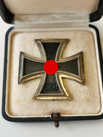 Eisernes Kreuz 1. Klasse 1939, Magnetisch, ohne Herstellermarkierung. Im Etui