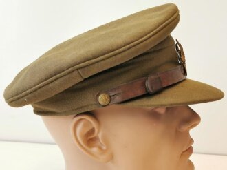 British WWII Service dress cap, Insignia is not added correct