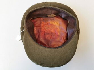 British WWII Service dress cap, Insignia is not added correct