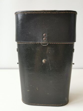 Behälter zum Dienstglas 7 x 50 der Kriegsmarine. Ersatzmaterial, datiert 1941. Leicht defekt