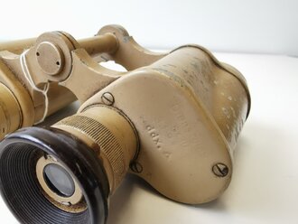 Dienstglas 6 x 30 der Wehrmacht. Sandfarbener Originallack, Hersteller ddx, Leicht neblige Durchsicht, der linke Verstellring dreht durch