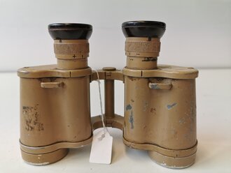 Dienstglas 6 x 30 der Wehrmacht. Sandfarbener Originallack, Hersteller ddx, Leicht neblige Durchsicht, der linke Verstellring dreht durch
