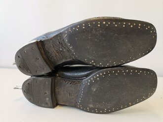 Paar Halbschuhe zum Waffenrock der Wehrmacht. Stärker getragenes Paar, Sohlenlänge 29cm