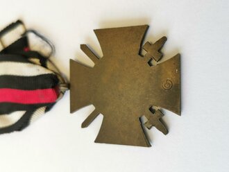 Ehrenkreuz für Frontkämpfer , Hersteller "GG"  Magnetisch