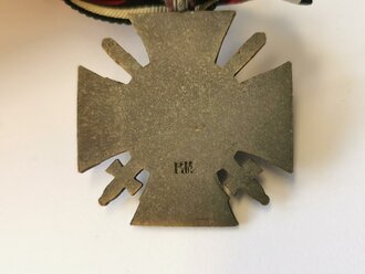 Ehrenkreuz für Frontkämpfer , Hersteller "PM"  Nicht magnetisch