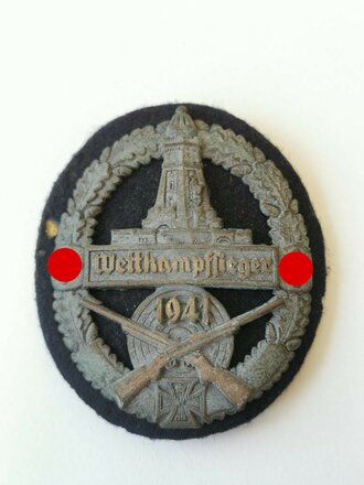 Kyffhäuserbund Wettkampfsieger Abzeichen 1941 Leichtmetall bronziert auf dunkelblauem Filz