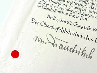 Großformatige Anstellungsurkunde als Hauptmann ( Ing), ausgestellt 1939, eigenhändige Unterschrift Oberbefehlshaber des Heeres von Brauchitsch