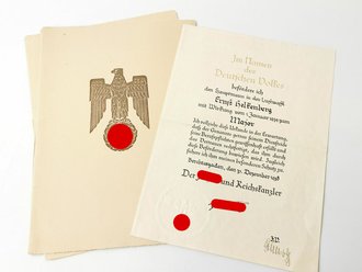 Großformatige Beförderungsurkunde zum Major, ausgestellt 1938 in Berchtesgaden. Die eierschalenfarbene Mappe defekt