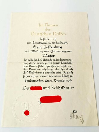 Großformatige Beförderungsurkunde zum Major, ausgestellt 1938 in Berchtesgaden. Die eierschalenfarbene Mappe defekt