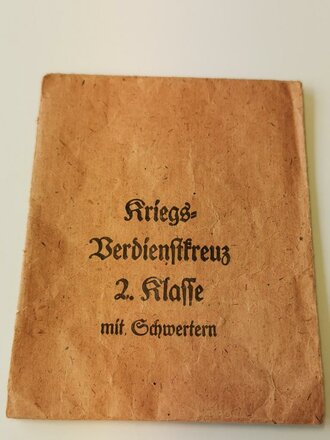 Tüte von Kriegsverdienstkreuz 2. Klasse mit Schwertern, Hersteller Karl Hensler Pforzheim