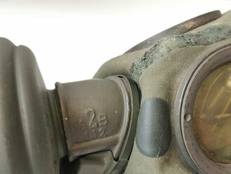 Gasmaske in Dose M38 Wehrmacht. Guter Zustand, Originallack, die lange Trageriemen nicht gerissen.