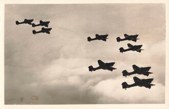 Ansichtskarte Unsere Luftwaffe "Eine Satffel Sturzkampfflugzeuge Ju87 beim Luftexerzieren"