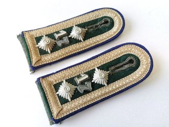 Heer, Paar Schulterklappen für einen Sanitäts Unteroffizier. Leicht getragene Kammerstücke