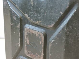 British 1945 dated jerry can, original paint, completely empty, no overseas shipping possible
